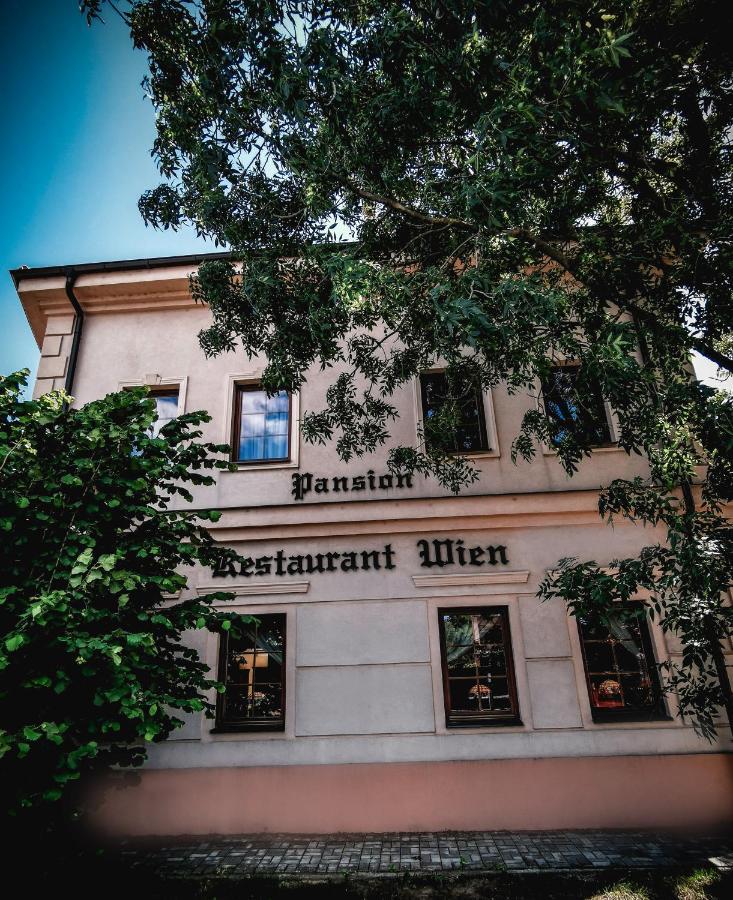 Restaurant Pansion Wien Cierny Brod ภายนอก รูปภาพ