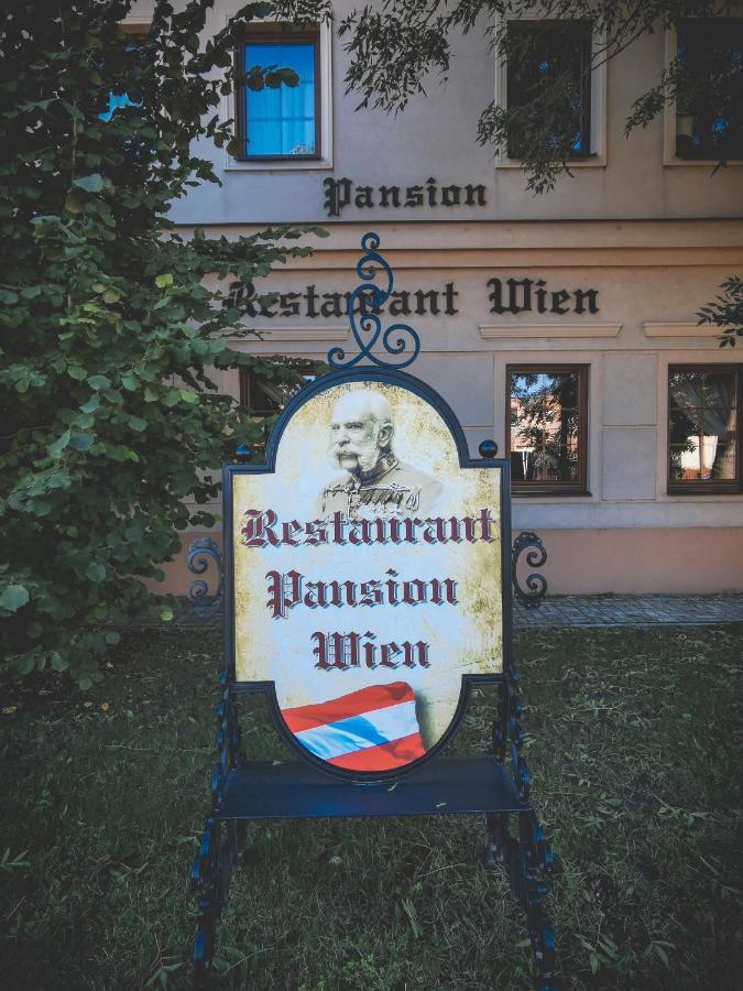 Restaurant Pansion Wien Cierny Brod ภายนอก รูปภาพ