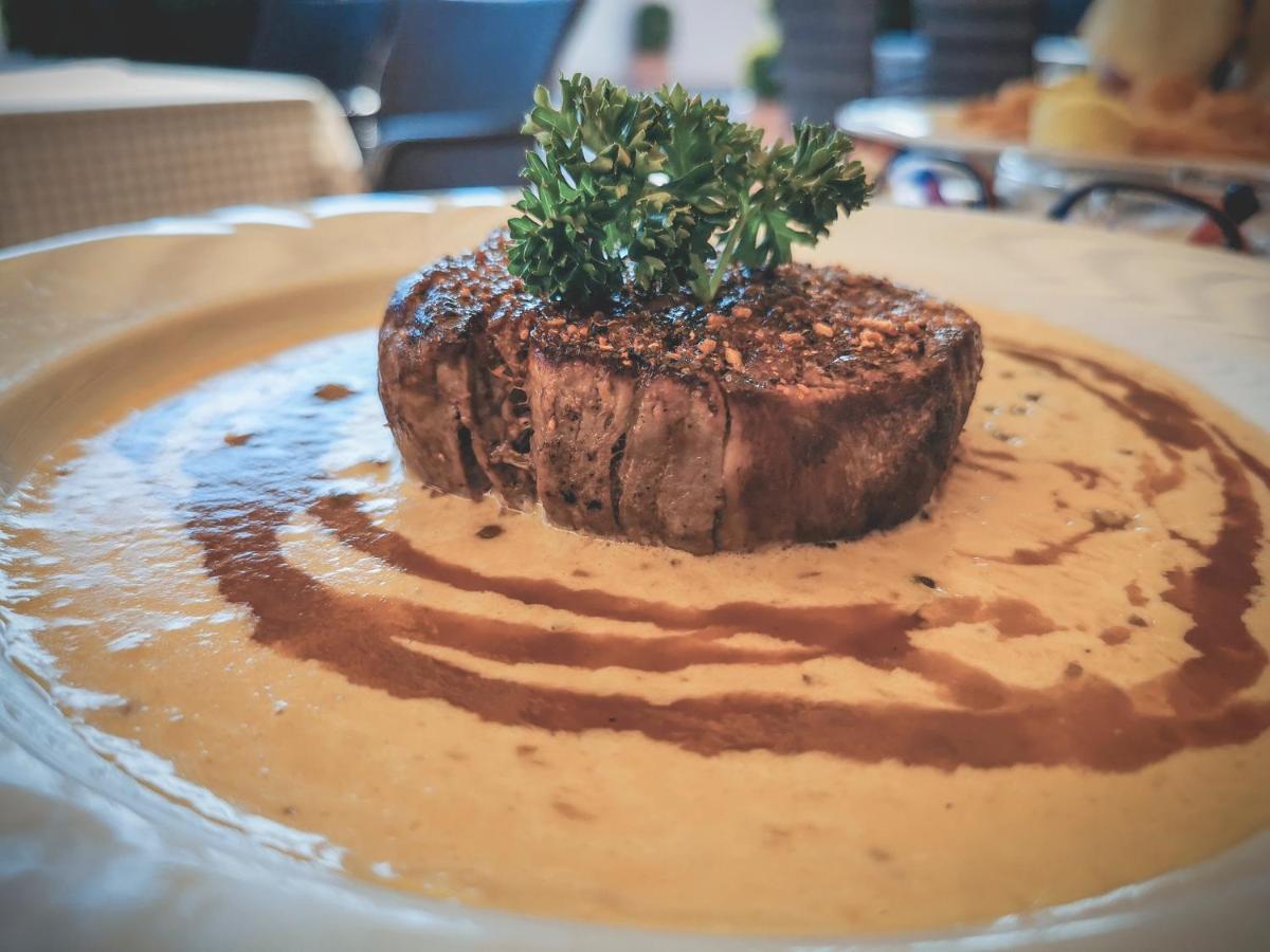 Restaurant Pansion Wien Cierny Brod ภายนอก รูปภาพ