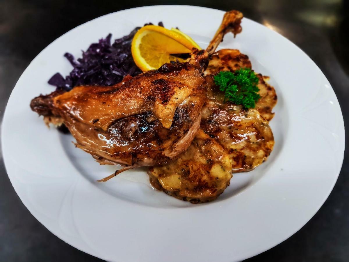 Restaurant Pansion Wien Cierny Brod ภายนอก รูปภาพ