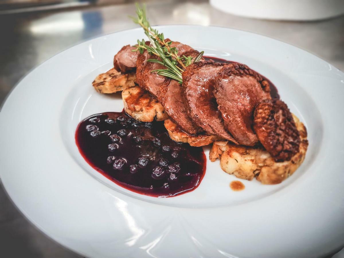 Restaurant Pansion Wien Cierny Brod ภายนอก รูปภาพ