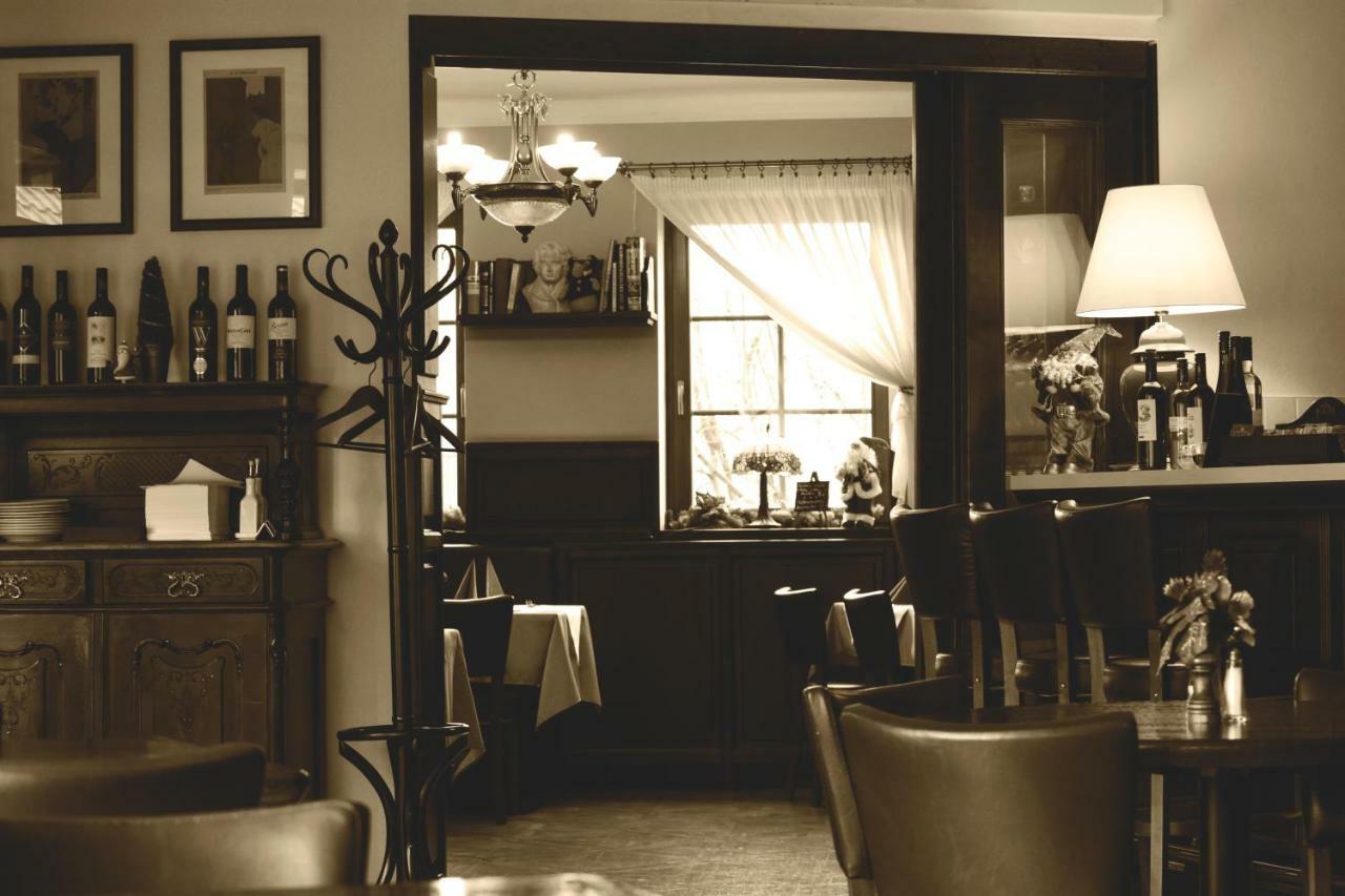 Restaurant Pansion Wien Cierny Brod ภายนอก รูปภาพ
