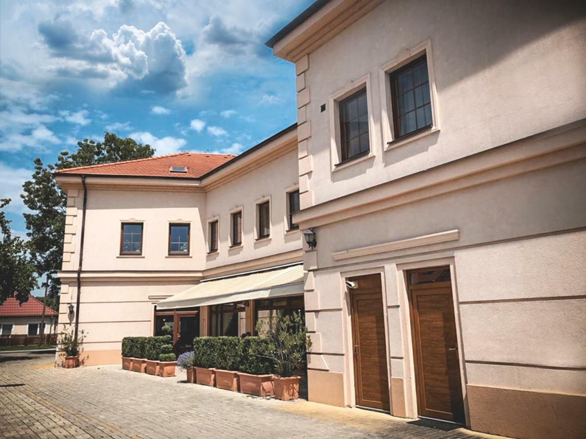 Restaurant Pansion Wien Cierny Brod ภายนอก รูปภาพ