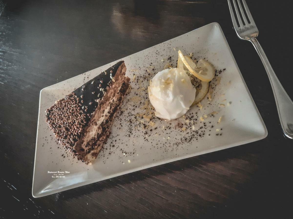 Restaurant Pansion Wien Cierny Brod ภายนอก รูปภาพ
